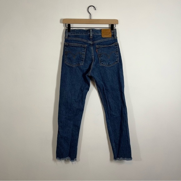 Levi’s Wedgie Straight Below The Belt Medium Wash Raw Hem Jeans Size 25 - Picture 5 of 8
